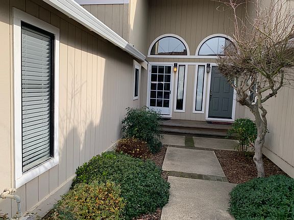 3rd image of 17170 Creekside Cir