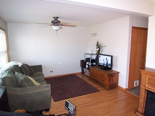 5th image of 718 Carlisle Dr