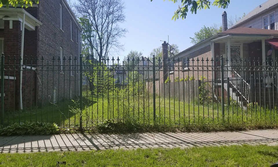 1st image of 8412 S Escanaba Ave