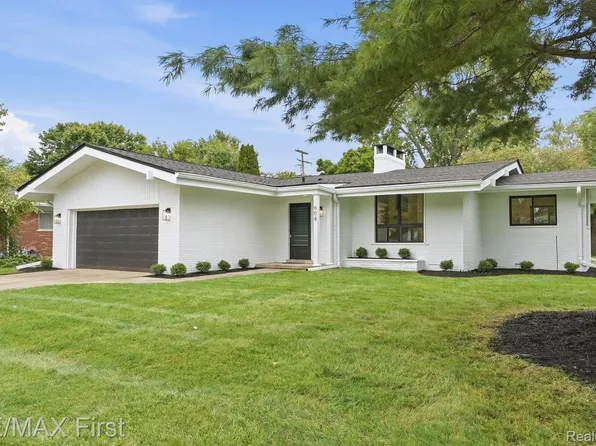 604 S Higbie Pl, Grosse Pointe Woods, MI 48236