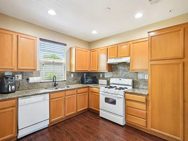 13240 Copra Ave — Photo 5