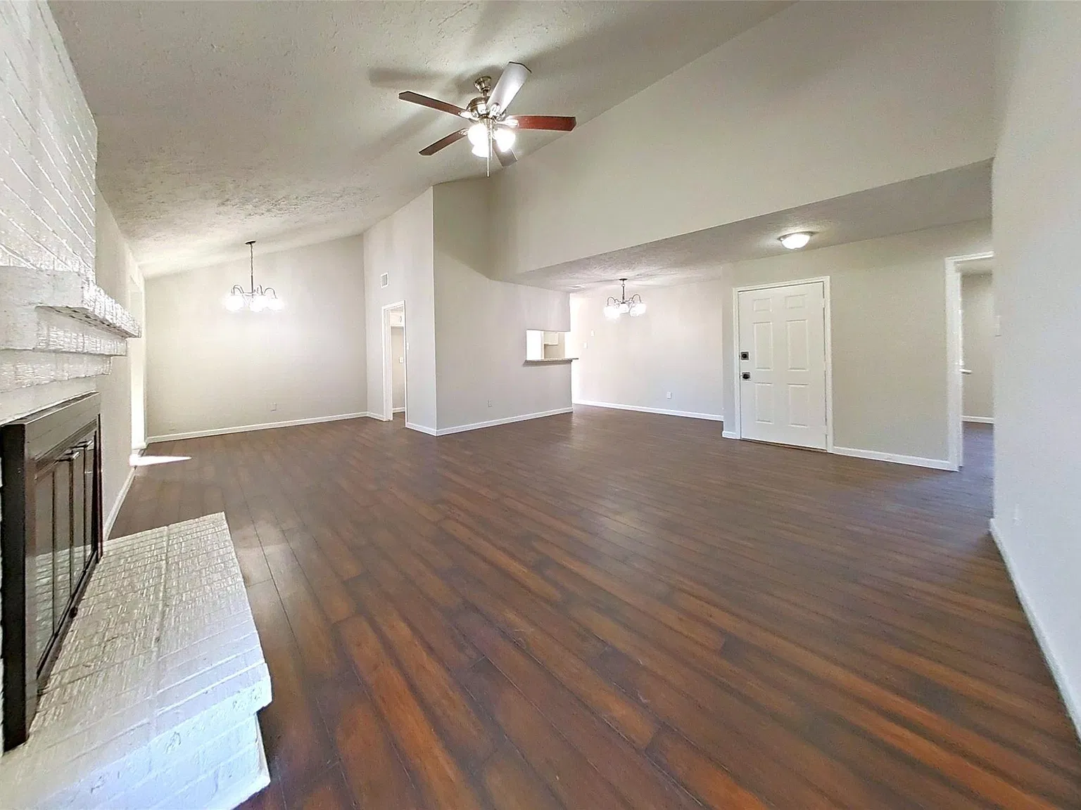 3 bed, 2.0 bath, 1732 sqft, $2,100 — Photo 4