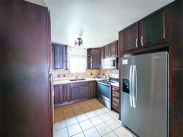 4112 NW 16th Dr — Photo 6