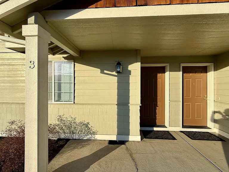 2561 NW Cedar Ave #3 — Photo 21