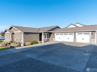 1697 SW Waterside Ct, Oak Harbor, WA 98277