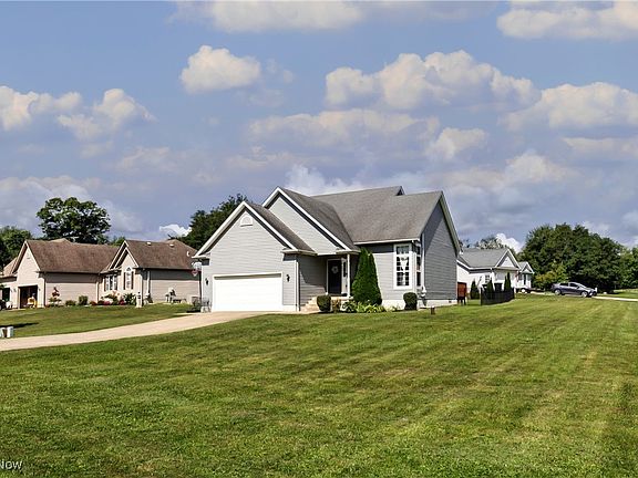 3rd image of 7411 Lake Knoll Dr