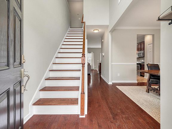 5th image of 8536 Majestic St