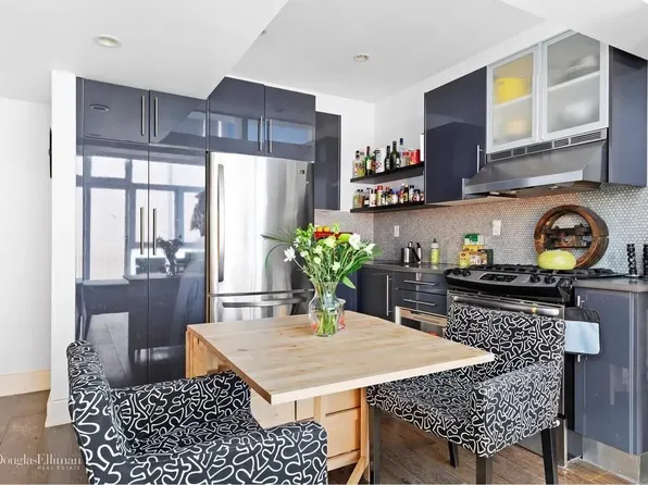 390 Lorimer Street image 1 of 8