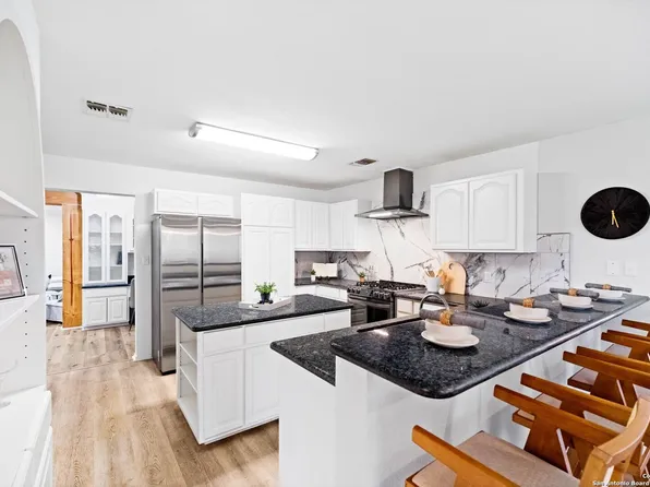 15809 HORSE CREEK ST, San Antonio, TX 78232