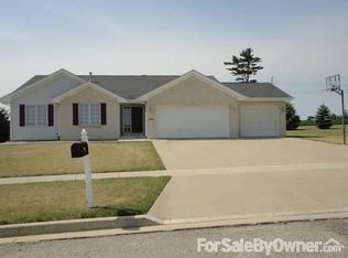 520 Countryside Dr, Stillman Valley, IL 61084
