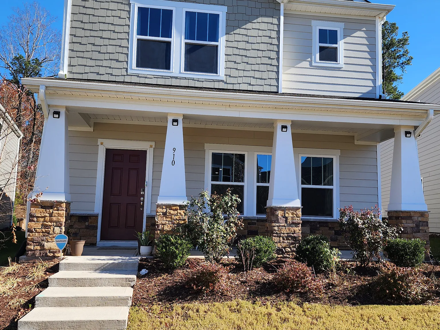 3 bed, 2300 sqft, $2,550 — Photo 2