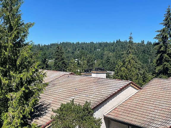 5th image of 10423 NE 32nd Pl APT E305