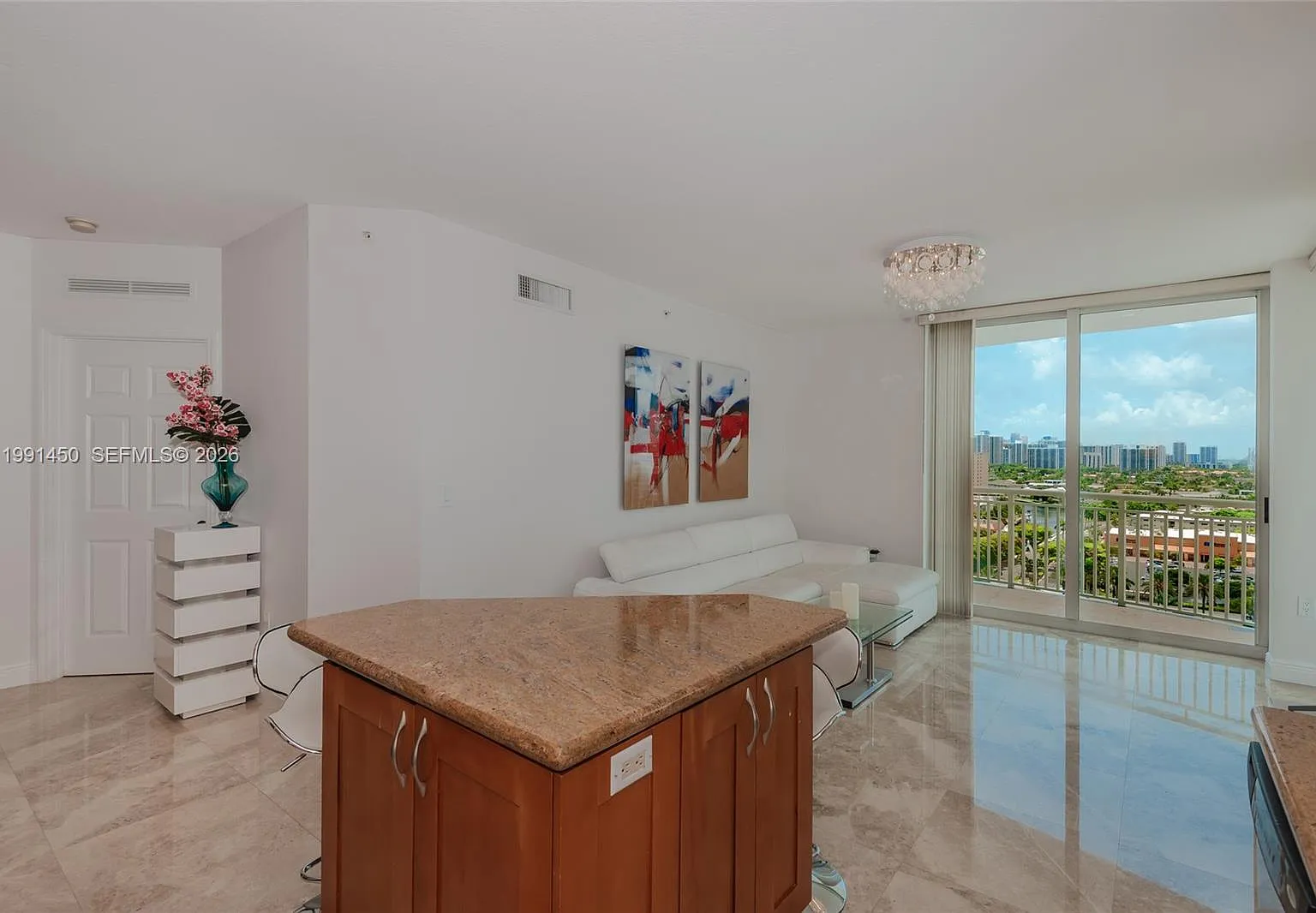 Duo Condo East — Photo 4