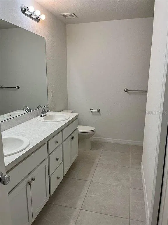 2 bed, 2.0 bath, 1041 sqft, $1,350 — Photo 3