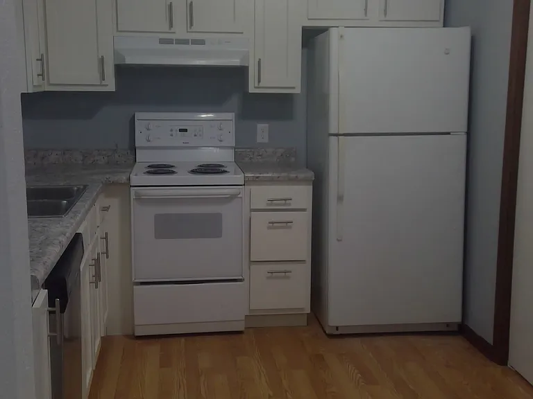 413 & 415 Avondale Dr #413 — Photo 3