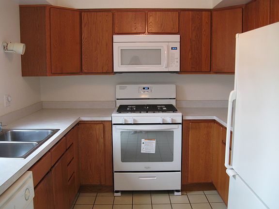 3rd image of 513 Turnberry Ln