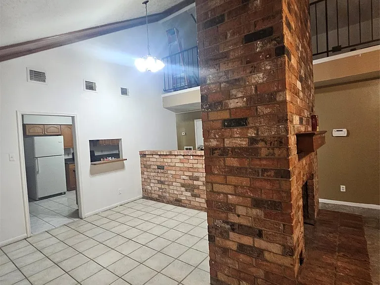 4011 NE Alshire Dr — Photo 3
