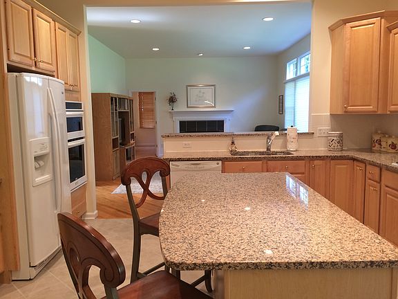 5th image of 19 Brookview Dr