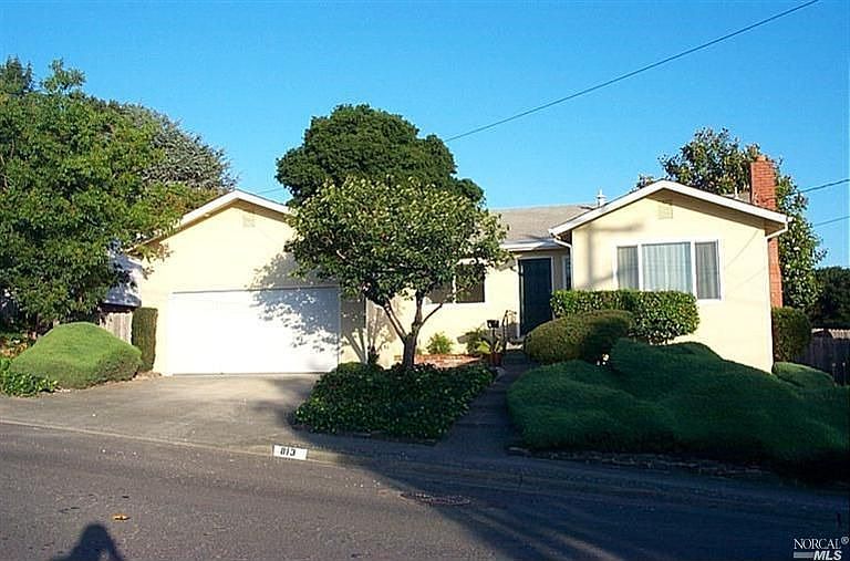 1st image of 813 Elm Dr