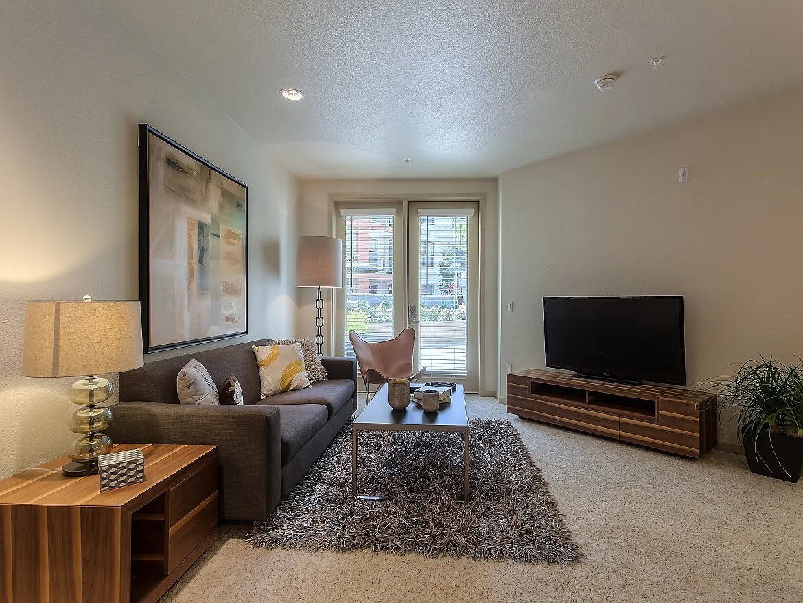 121 Tasman — Photo 4