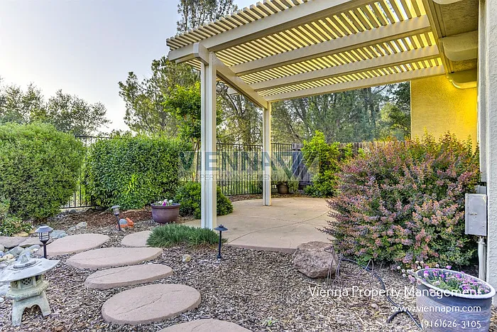 1003 Ferry Cir — Photo 32
