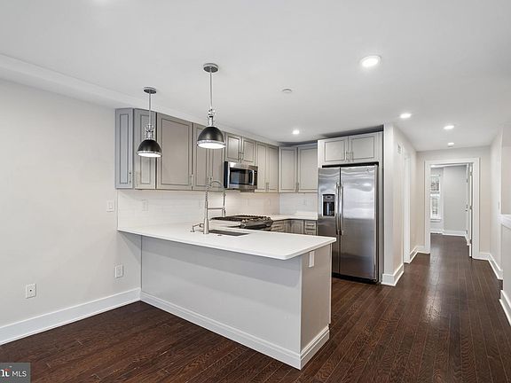 5th image of 970 N Marshall St #7