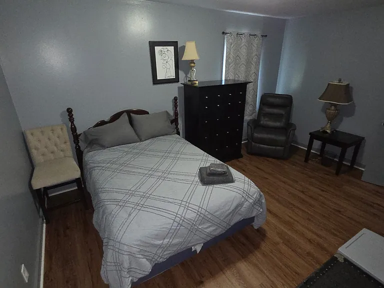 1387 E Jefferson St — Photo 24