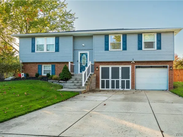 40 Northridge Dr, West Seneca, NY 14224