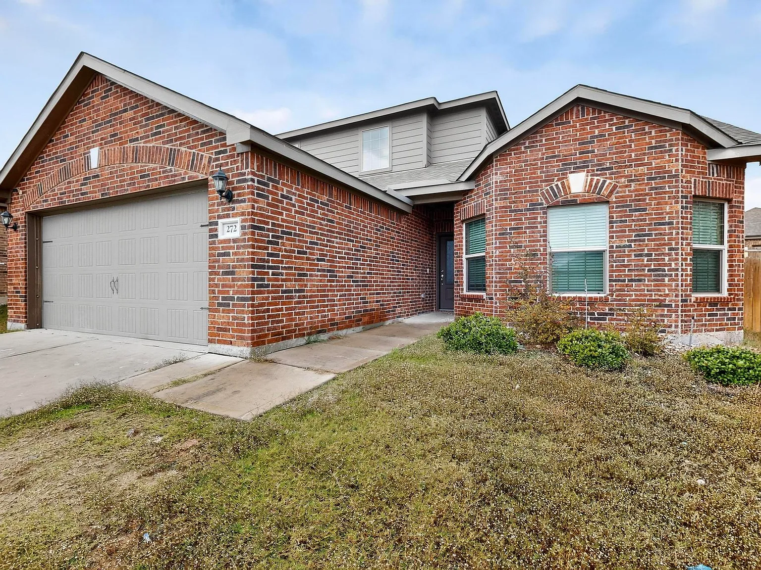 4 bed, 2000 sqft, $2,100 — Photo 2