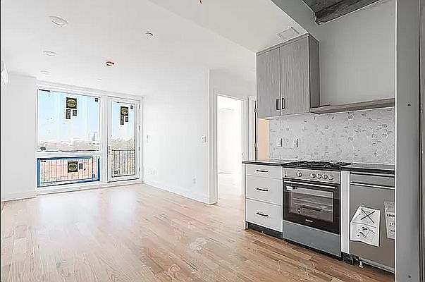 1st image of 662 E New York Ave #6I