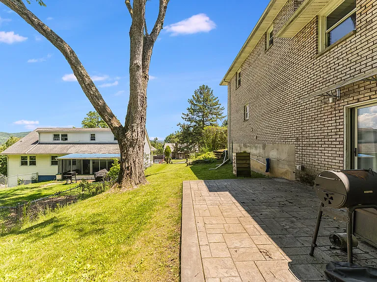 82 Terrace Dr — Photo 14