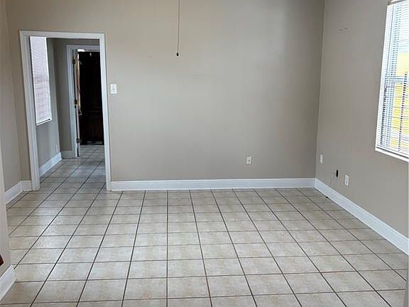 4th image of 2423 Arts St