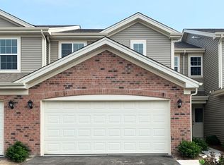 3 W Lake Ct, Cary, IL 60013