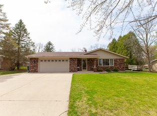 4211 S 122nd St, Greenfield, WI 53228