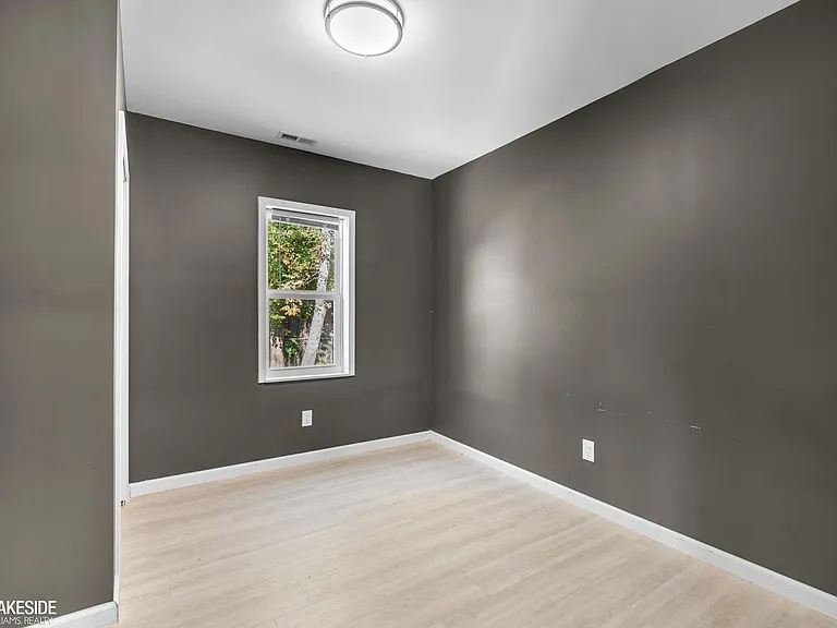 8281 Meadow Ave — Photo 11