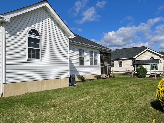 4th image of 121 Garrisons Lake Blvd