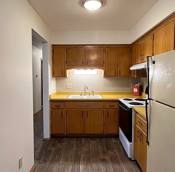 Ridge Manor Apartments — Photo 7