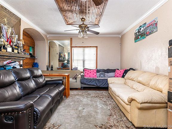 4th image of 527 39th St