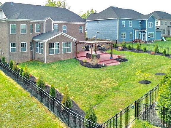 3rd image of 2874 Creekview Dr