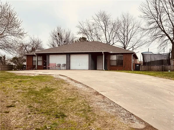 2247 Emily Circle Dr, Springdale, AR 72762