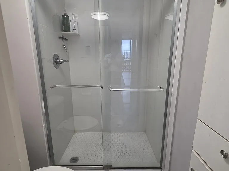 2nd Private Bedroom's Private Bathroom