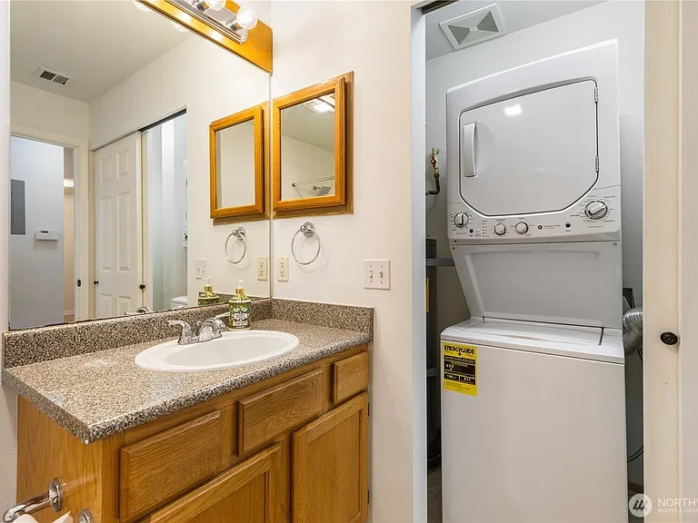 12406 SE 31st St #202 — Photo 7
