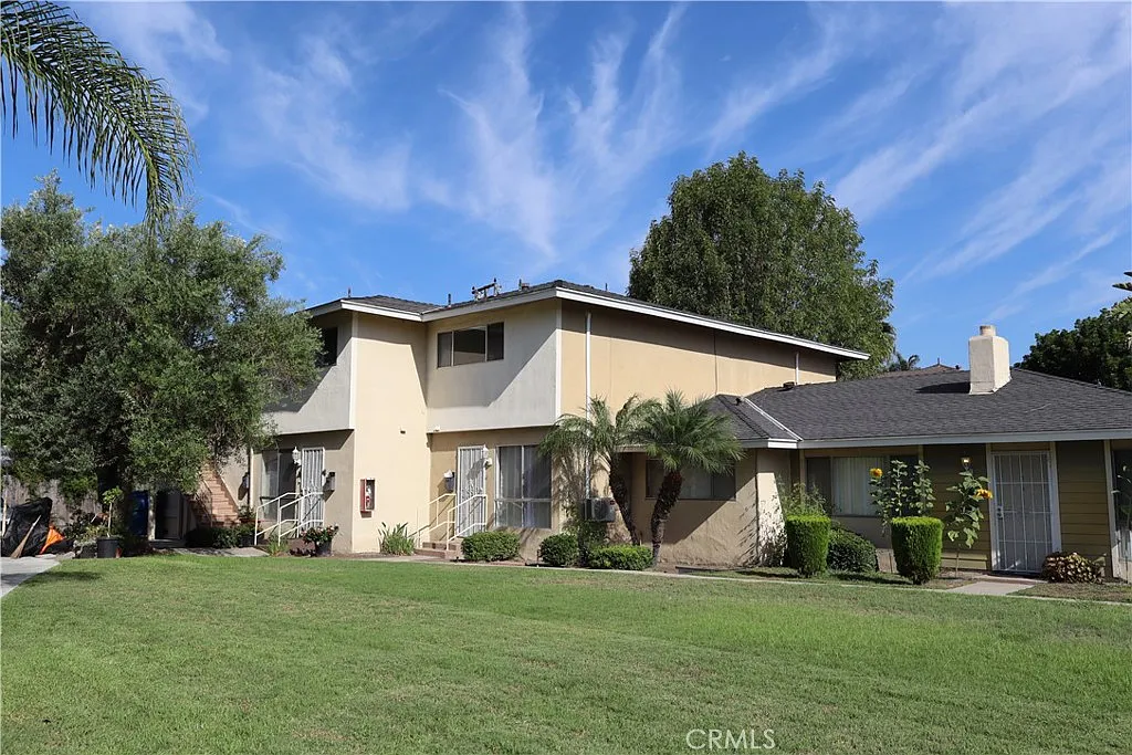 2 bed, 1.5 bath, 950 sqft, $2,600 — Photo 1