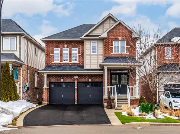 8 Bousfield Ct, Hamilton, ON L8B 0T3