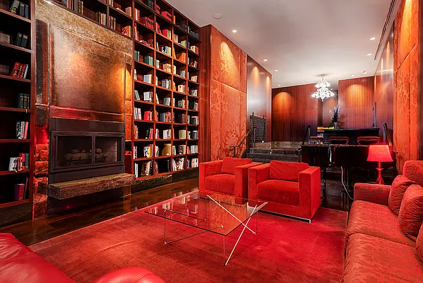 Sold by R New York | media 9