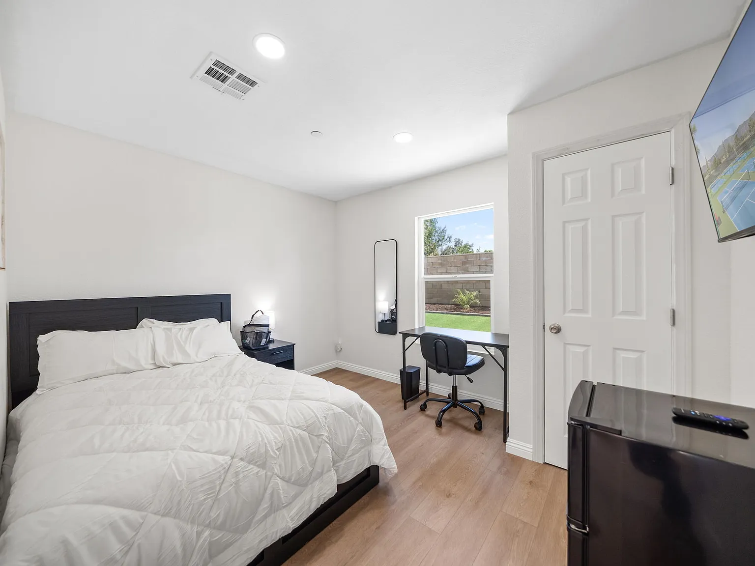 405 Willow Dr — Photo 4