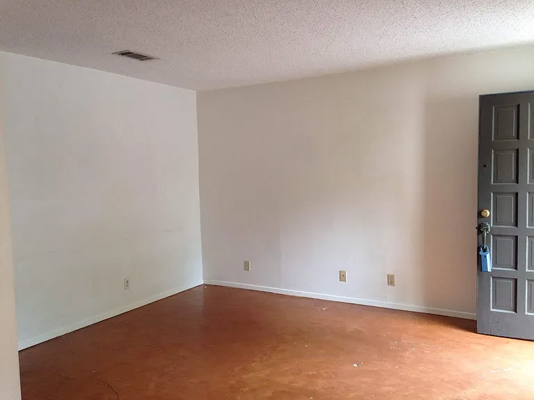 500 E Riverside Dr #211 — Photo 8