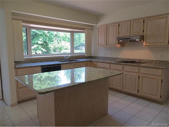 4th image of 1880 Rolling Woods Dr