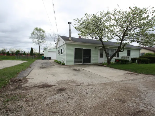 87 Hilldale Rd, Fox Lake, IL 60020