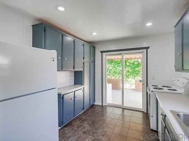 1712 Bervy St — Photo 23